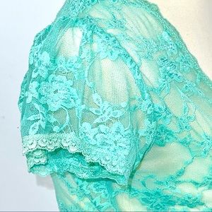 Vintage mint green lace tee ladies small